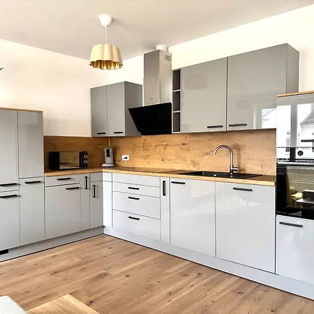 Superhosts Zentrum - Parkplatz - Terrasse - King-bett - Netflix Апартаменти *